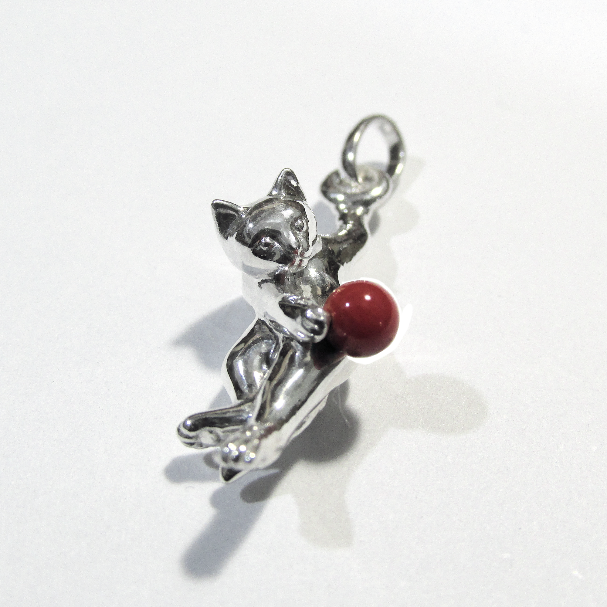 Dije Colgante Gato con Coral Rojo en Plata 925 - Imagen 4