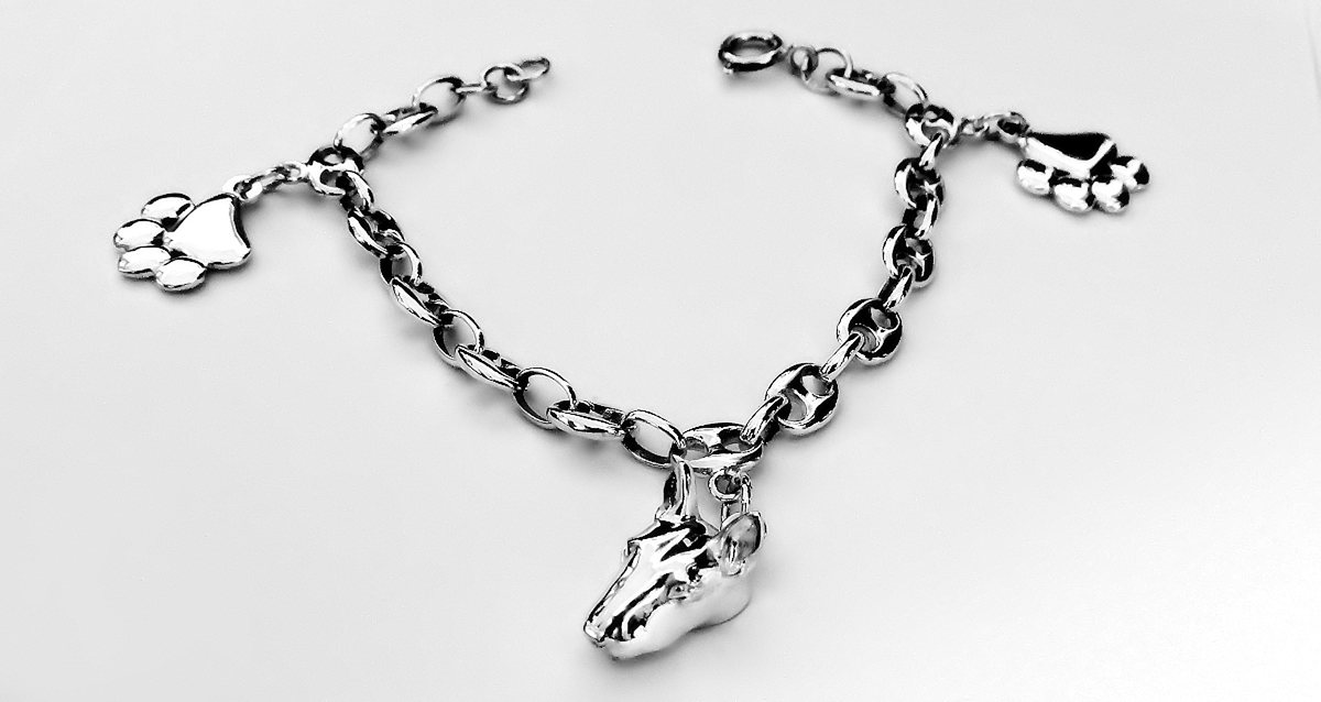 Pulsera Mascotas Eslabón Gucci en Plata 925 con Dije de Raza y Huellitas - Imagen 2