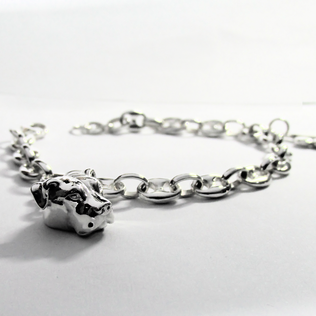 Pulsera Mascotas Eslabón Gucci en Plata 925 con Dije de Raza y Huellitas