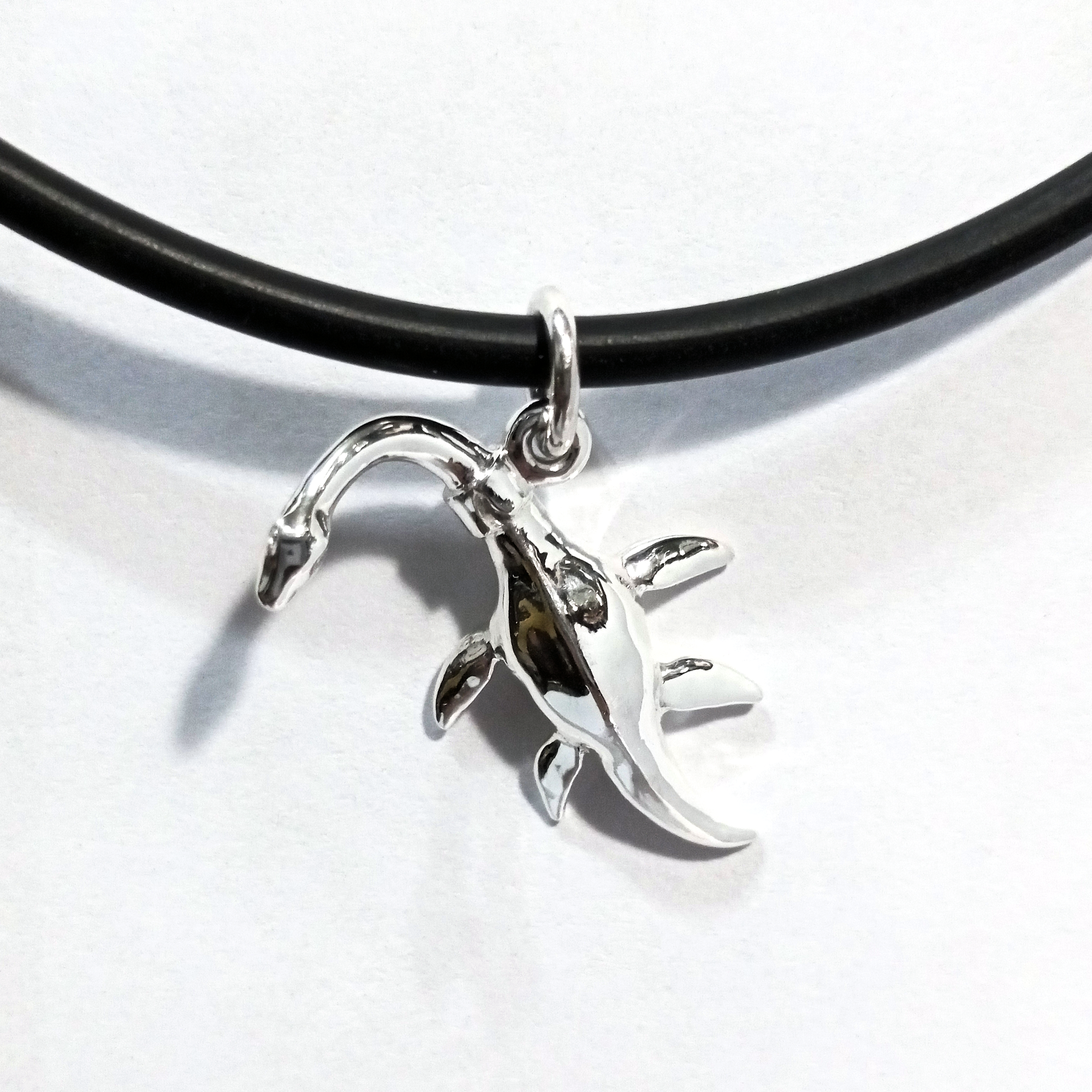 Dije Monstruo del Lago Ness en Plata 925 | Joyería Nessie - Imagen 3